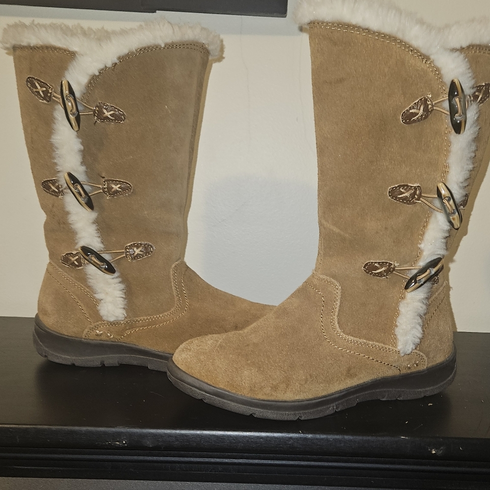 White Mountain Tan Winter Boots with Faux Fur